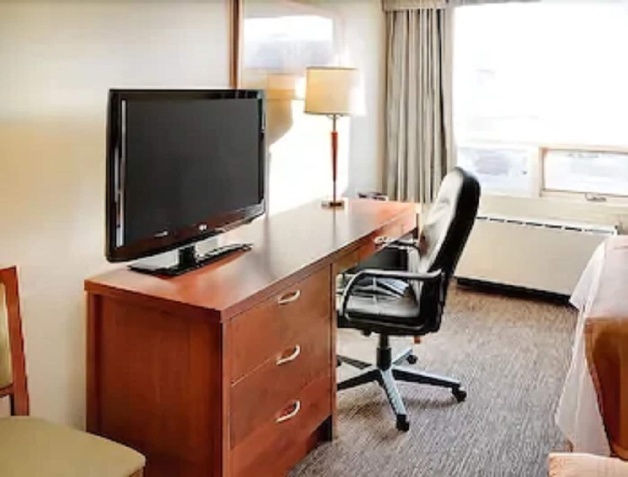 Travelodge Hotel By Wyndham Sudbury Bagian luar foto