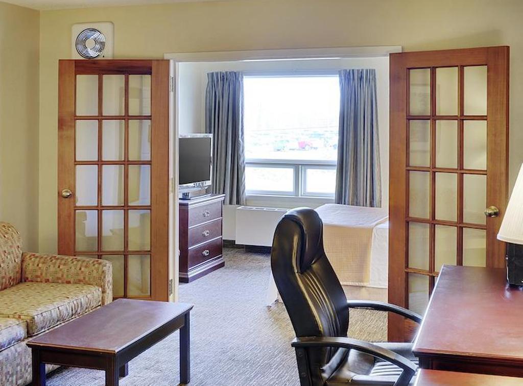 Travelodge Hotel By Wyndham Sudbury Bagian luar foto