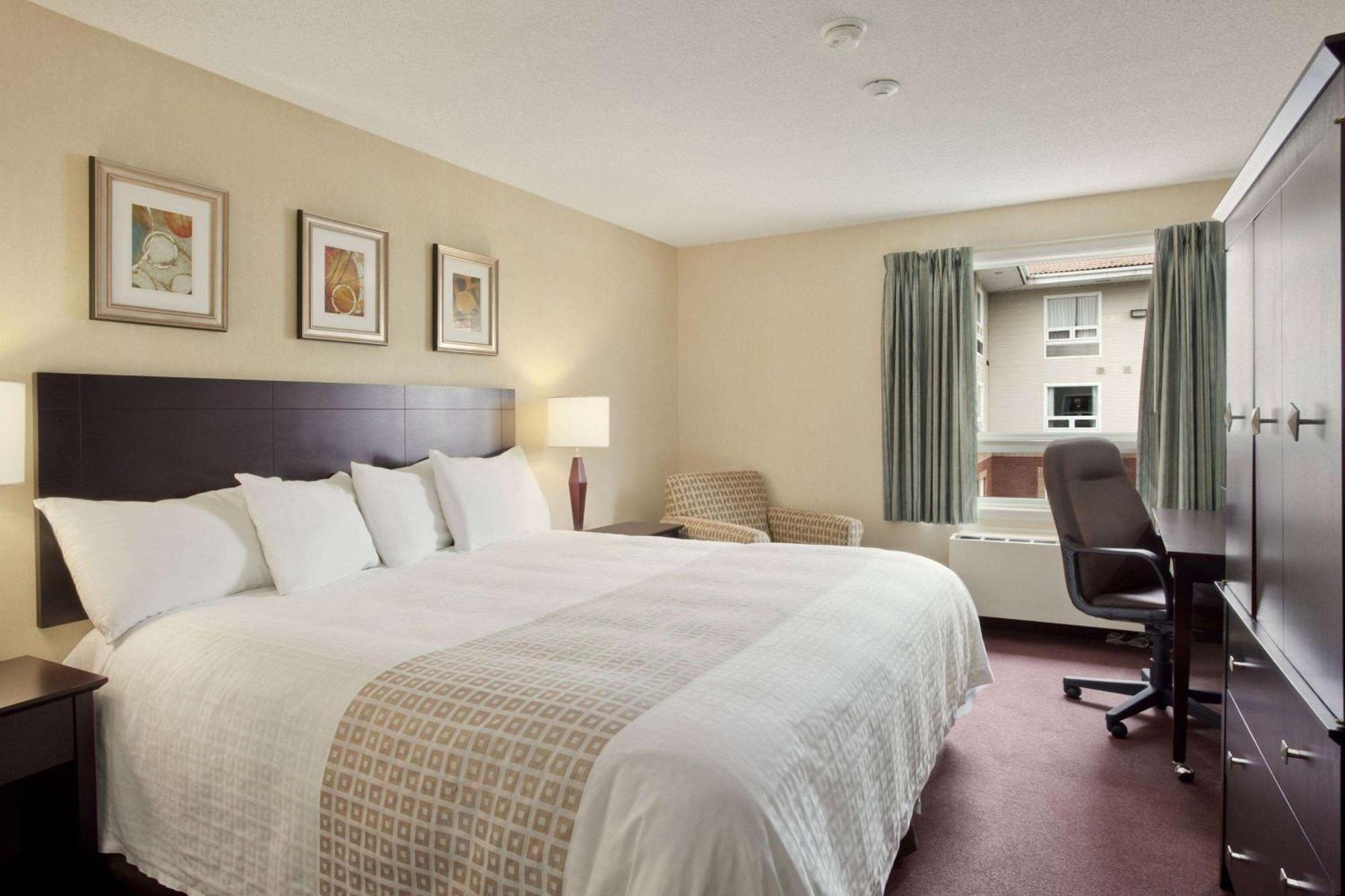 Travelodge Hotel By Wyndham Sudbury Bagian luar foto